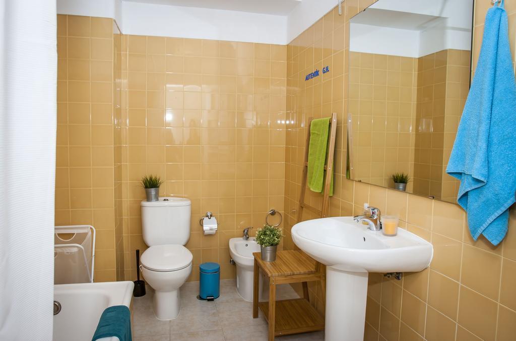 Autentik Guest House Lisbona Esterno foto