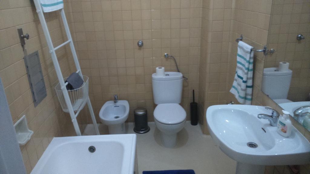 Autentik Guest House Lisbona Esterno foto
