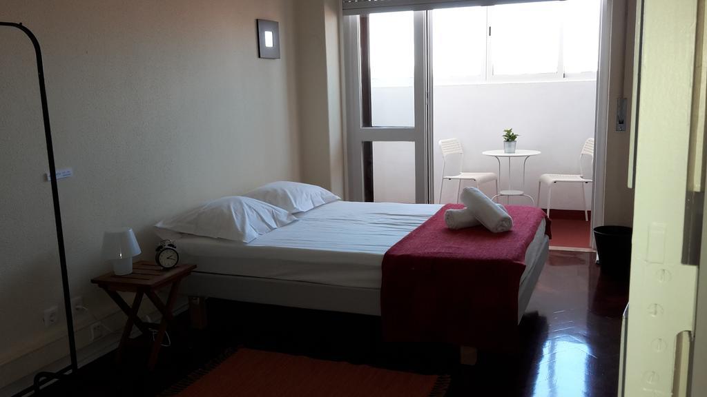 Autentik Guest House Lisbona Esterno foto